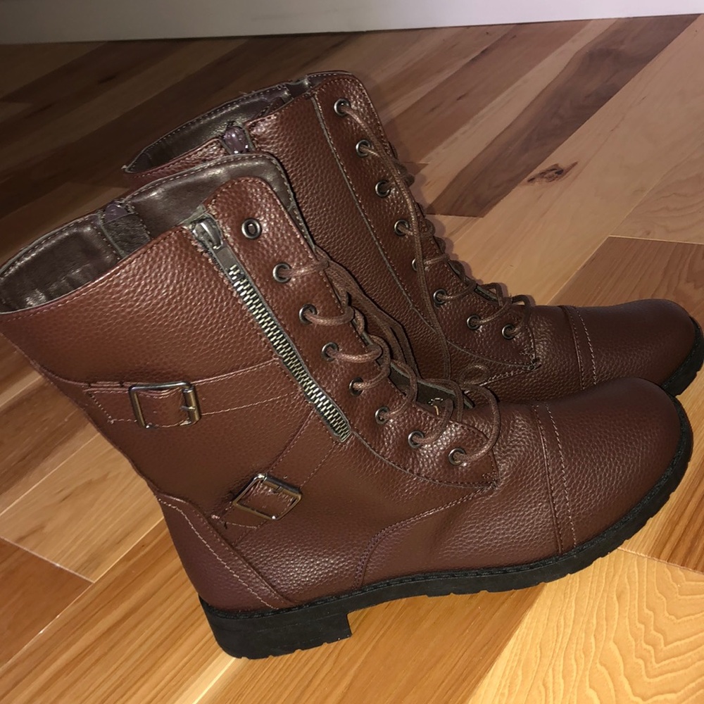*NWT* Combat Boots